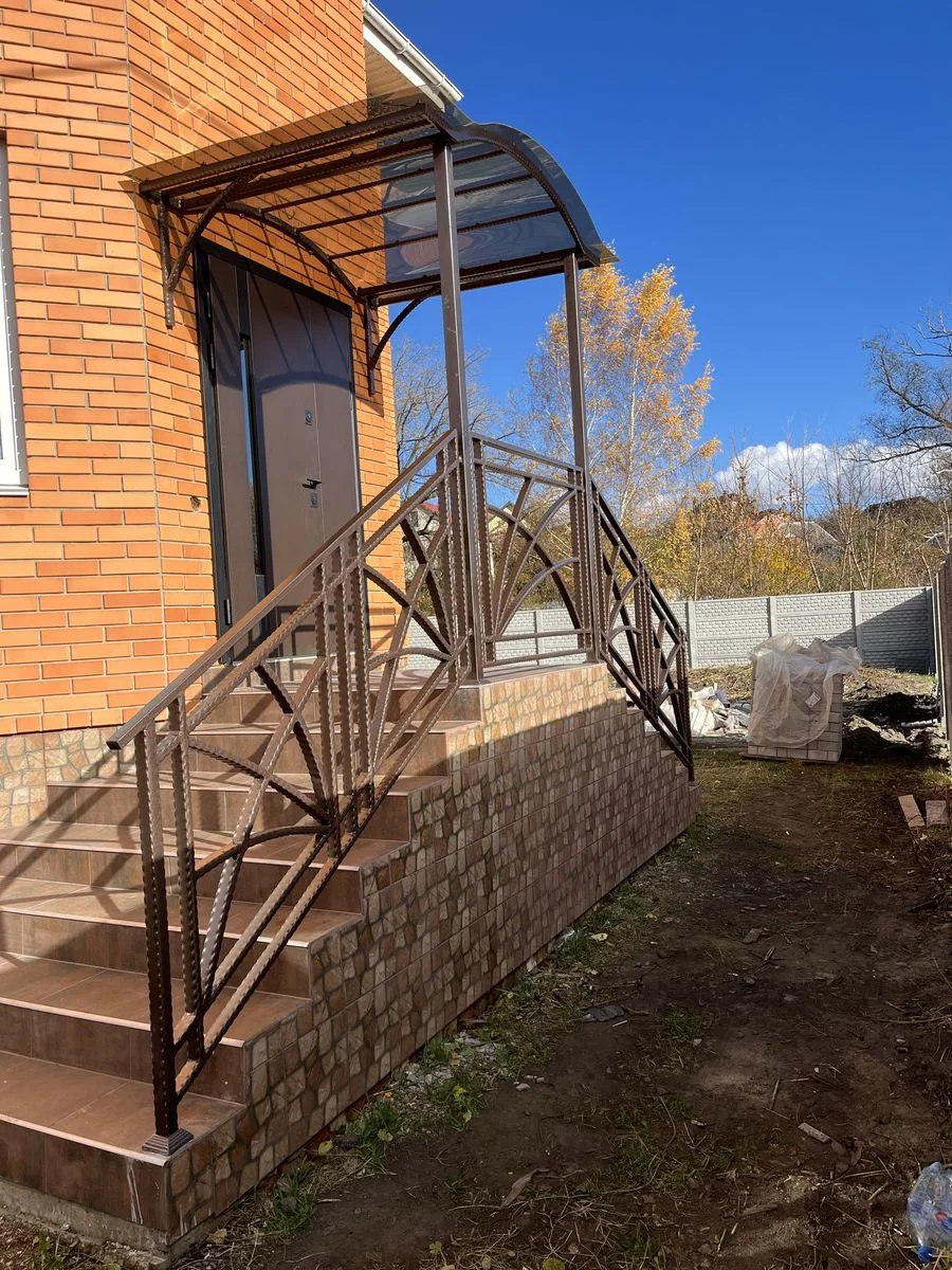 Козирок над входом